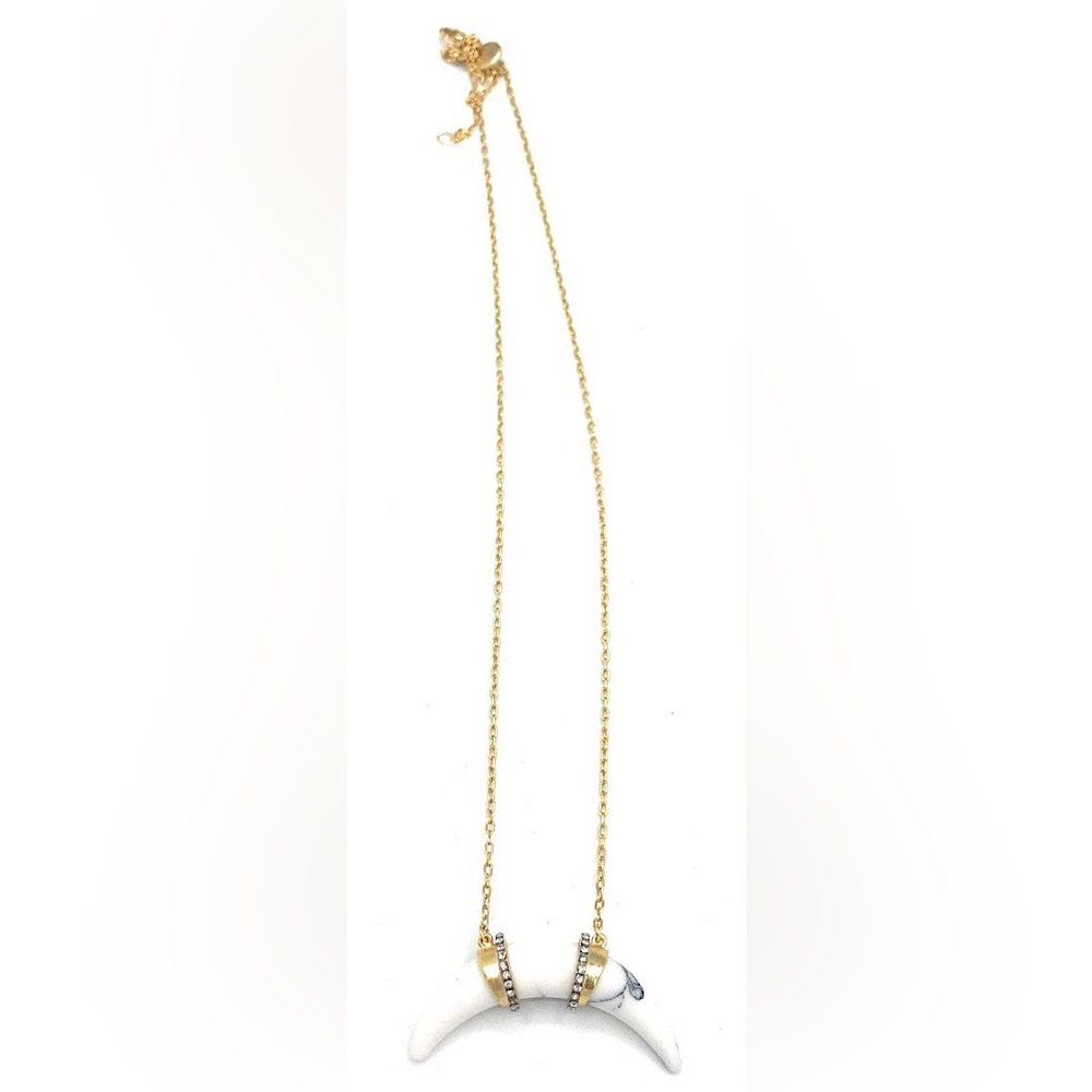 New Stella & Dot Arc pendant necklace - white- used for display only w/ box